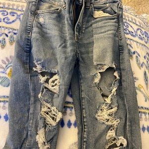 Ripped medium wash, high rise jegging